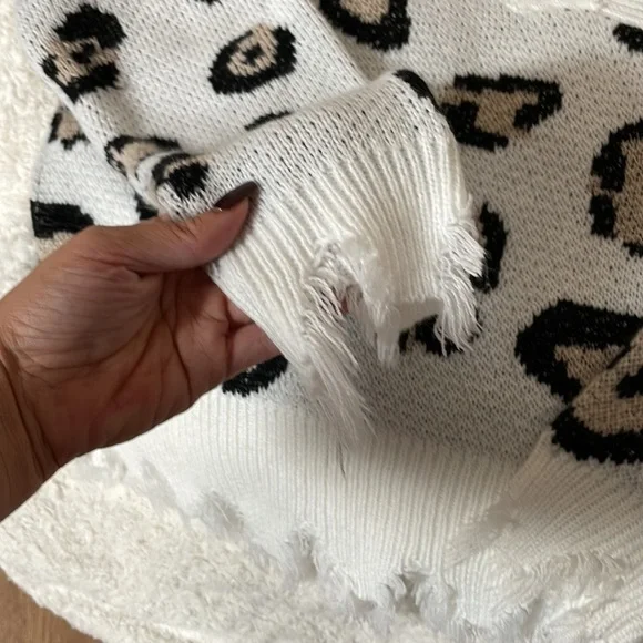 Mod Cheetah Print Sweater - Picture 4 of 5